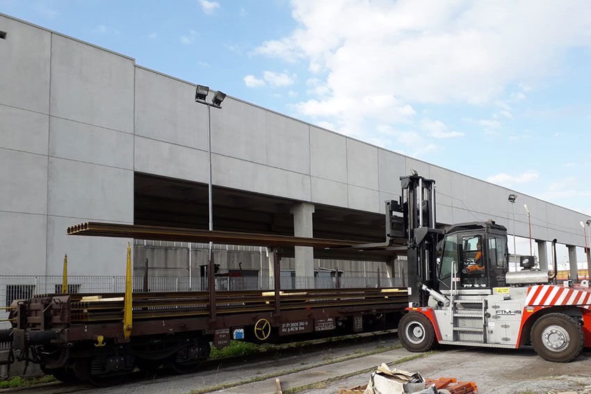 RCG TRANSPORTS TRAIN TRACKS FOR THE CONSTRUCTION OF THE LARGEST UNDERGROUND RAILWAY IN MILAN